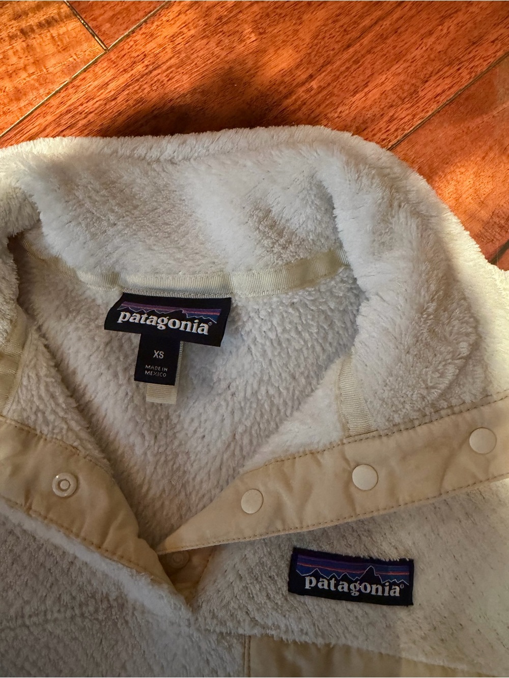 Patagonia Women's Cream Synchilla Cowl Neck Pullover with Chest Pocket - Picture 2 of 4
